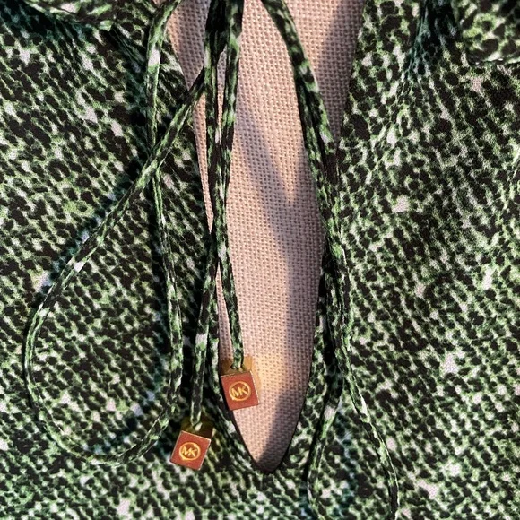 Michael Kors woman’s long sleeve extra small top - Picture 6 of 6